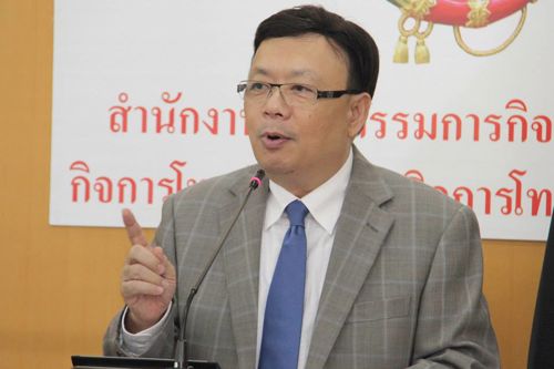 เลขาธิการ กสทช. เปิดเผยยอดผู้ประกอบการวิทยุกระจายเสียงฯ เข้ายืนยันตนเพื่อขอออกอากาศตั้งแต่บ่ายวันที่ 10 ก.ค. 57 จนถึงวันจันทร์ที่ผ่านมา (14 ก.ค. 57) จำนวน 362 ราย และใบเสร็จ/สลิปการจ่ายเงินค่าธรรมเนียมสามารถใช้ดำเนินการได้ เมื่อตรวจสอบพบว่าเป็นผู้ได้รับอนุญาตทดลองประกอบกิจการแล้ว พร้อมกันนี้ สำนักงาน กสทช. ทยอยประกาศรายชื่อผู้ได้รับอนุญาตทดลองประกอบกิจการฯ ที่สามารถออกอากาศได้บนเว็บไซต์สำนักงานฯ แล้ว