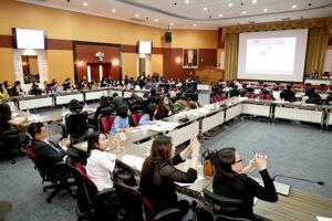 การประชุมเชิงปฏิบัติการเพื่อหารือแนวทางการปฏิบัติ เรื่องการออกอากาศรายการโดยมีการโฆษณาบริการหรือสินค้าไม่ให้เกินกว่าระยะเวลาที่กฎหมายกำหนด