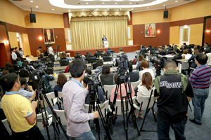 บรรยายพิเศษ “ถอดบทเรียนการประมูลคลื่น 1800 MHz สู่ความพร้อมการประมูลคลื่น 900 MHz”