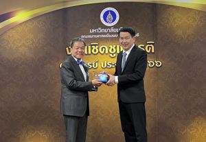 ประธาน กสทช. รับรางวัล “เชิดชูเกียรติประจำปี 2566”